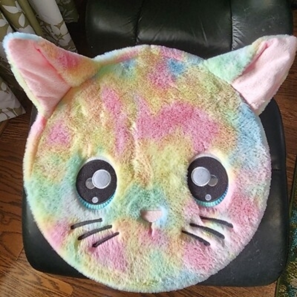 The Na! Na! Na! Surprise Ultimate Rainbow Plush Kitty 15" Hat Box